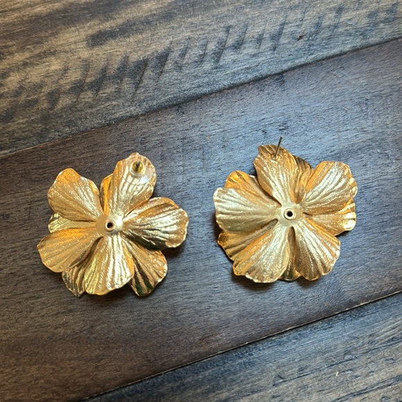 Anthropologie | The Pink Reef Blue Pearl Big Flower Earrings - Picture 4 of 4